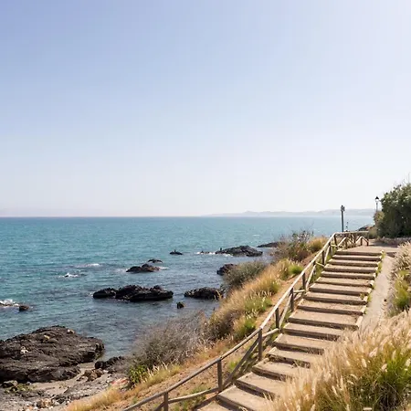 Pass The Keys Sunny Ocean Front Apartamento *